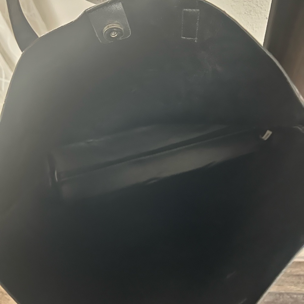 Guess Tote Bag - Picture 5 of 6